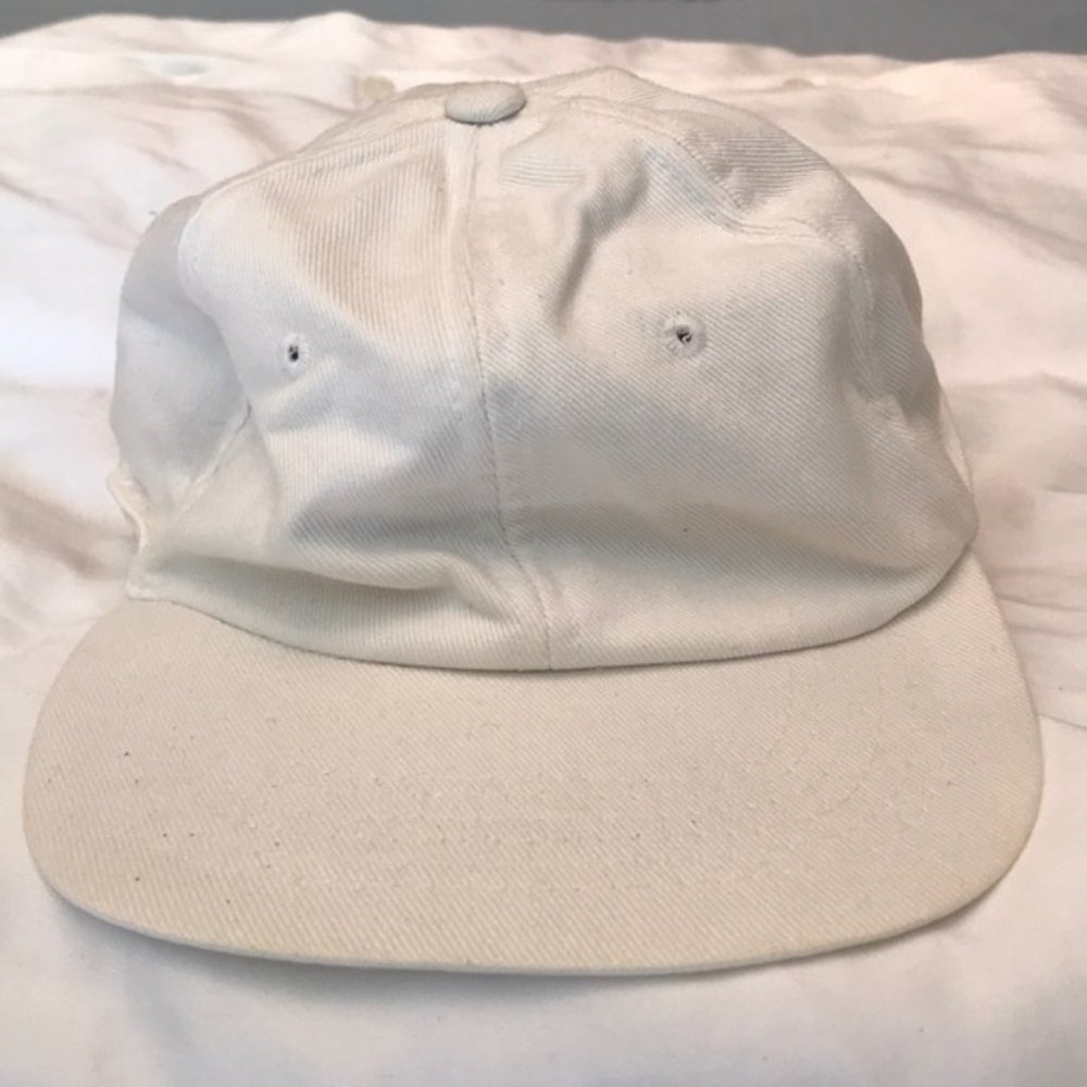 Merona white hat with adjustable strap
